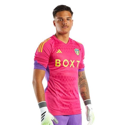 leeds united new goalkeeper kit.